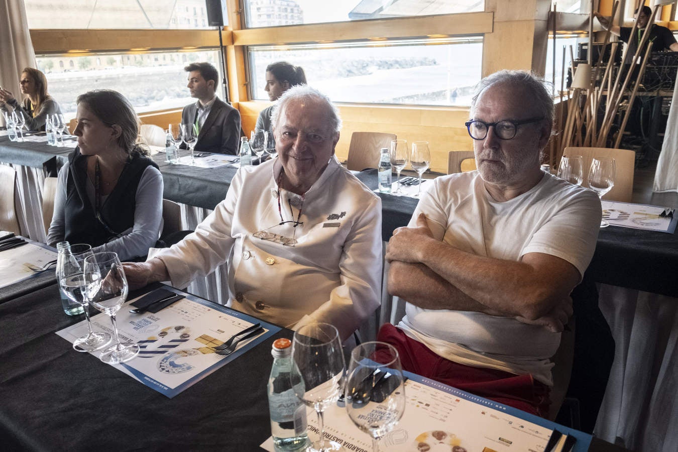 De la agenda de este miércoles han destacado varios hitos. La traca fina ha llegado completa, apetitosa, sabrosa y contundente: cata de vinos, concurso nacional de parrilla, que cumple su novena edición. ponencias de Hilario Arbelaitz, Germán Martitegui, Chele González y Quique Dacosta, entre otros.