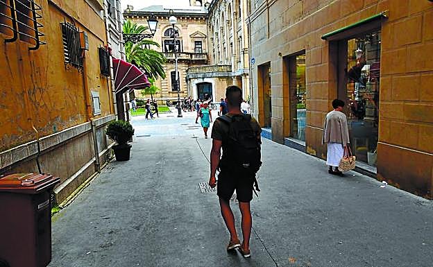 Calle Perujuantxo de la Parte Vieja donostiarra, donde ocurrió la agresión el pasado domingo de madrugada, al inicio de Semana Grande