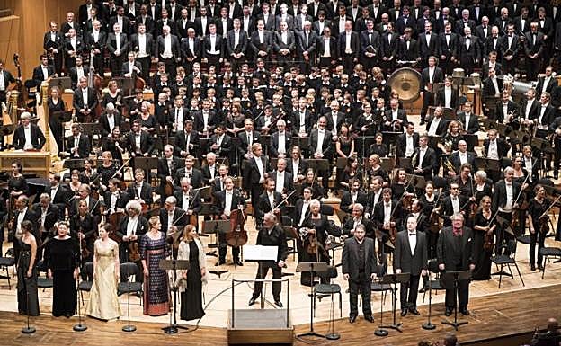 Hasta 500 personas hubo sobre el escenario