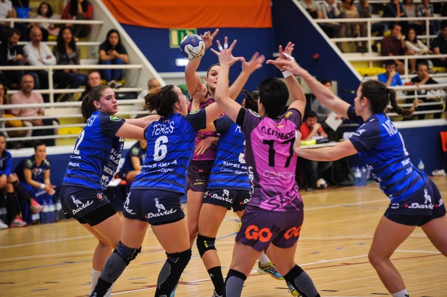 El empate del Super Amara Bera Bera (24-24) ha hecho que el Aula Alimentos de Valladolid se coloque segundo en la clasificación de la Liga Guerreras Iberdrola femenina de balonmano.