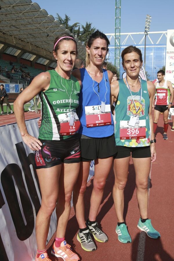 Eneko Agirrezabal (Segura, 32 años) y Maite Arraiza (Lazkao, 31 años) ganaron esta mañana la XXII edición de la Salto Systems Clásica de San Sebastián que contó con un espléndido día para la práctica deportiva. De los cerca de 3.000 inscritos partieron desde la Avenida de Madrid 2.660 participantes distribuidos entre todas las modalidades del evento.