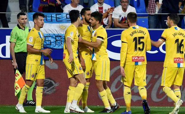 Jugadores del Espanyol celebrando el gol de Borja Iglesias en El Alcoraz