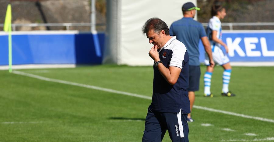 La Real Sociedad no ha podido superar al Levante UD este domingo en Zubieta. Las txuri-urdin tenían todo de su parte: un equipo muy motivado, sol y temperatura perfecta para disputar la batalla y una afición que no ha dejado de animar sus colores durante los más de 90 minutos de partido. Pero, a pesar de contar con todos los ingredientes, cuando el árbitro ha dado por finalizada la reñida disputa entre la Real y el Levante UD, el luminoso marcaba un claro 1-2 a favor de las visitantes.