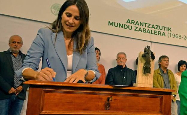 La presidenta del Parlamento Vasco, Bakartxo Tejeria, hace unos días en el 17 Congreso de Euskaltzaindia celebrado en Arantzazu.