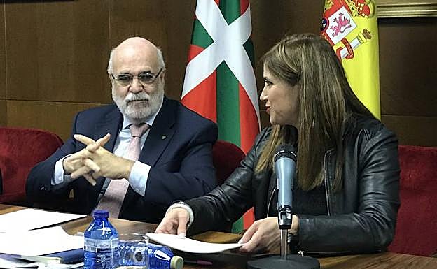 Jesús Loza, Delegado del Gobierno en el País Vasco y María Jesús San José, consejera de Trabajo y Justicia.