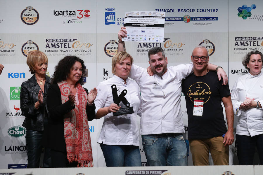 Jorge Otxoa y Félix Jiménez, del restaurante El Mercao de Pamplona, han ganado el XIII Campeonato de Pintxos de Euskal Herria, celebrado en el Kursaal de San Sebastián, con una propuesta bautizada como «Camarón de la Concha», elaborada de dos tortillas de camarón que encierran una elaboración de txangurro a la donostiarra.