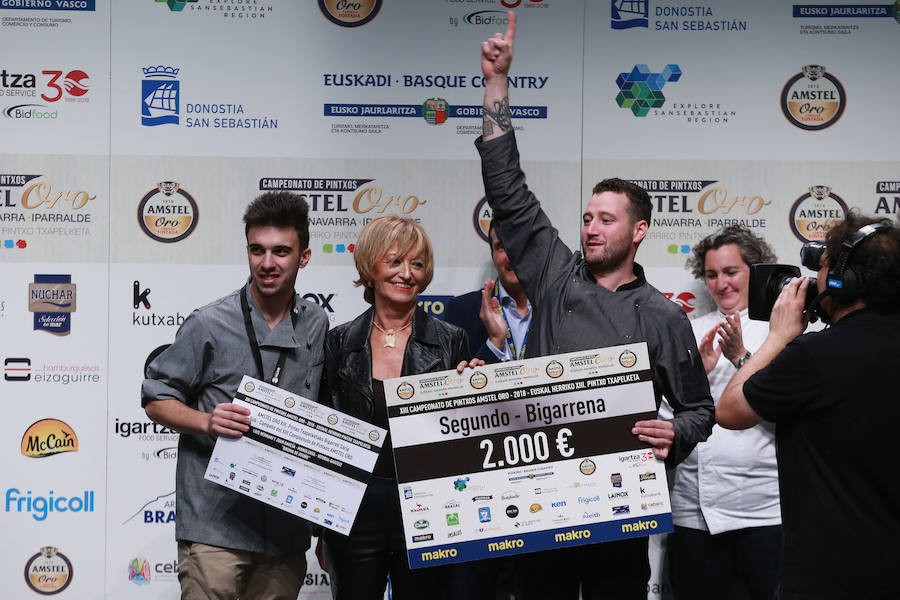 Jorge Otxoa y Félix Jiménez, del restaurante El Mercao de Pamplona, han ganado el XIII Campeonato de Pintxos de Euskal Herria, celebrado en el Kursaal de San Sebastián, con una propuesta bautizada como «Camarón de la Concha», elaborada de dos tortillas de camarón que encierran una elaboración de txangurro a la donostiarra.