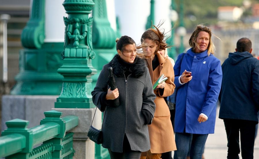 Euskadi está ya lista para el primer temporal del otoño. Viento, lluvia, nieve, olas... serán protagonistas cuando menos en las próximas 36 horas. 