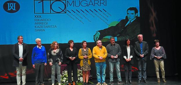 Premios. La foto final de la gala con los representantes de los diez agentes de la comunicación galardonados en esta edición. 