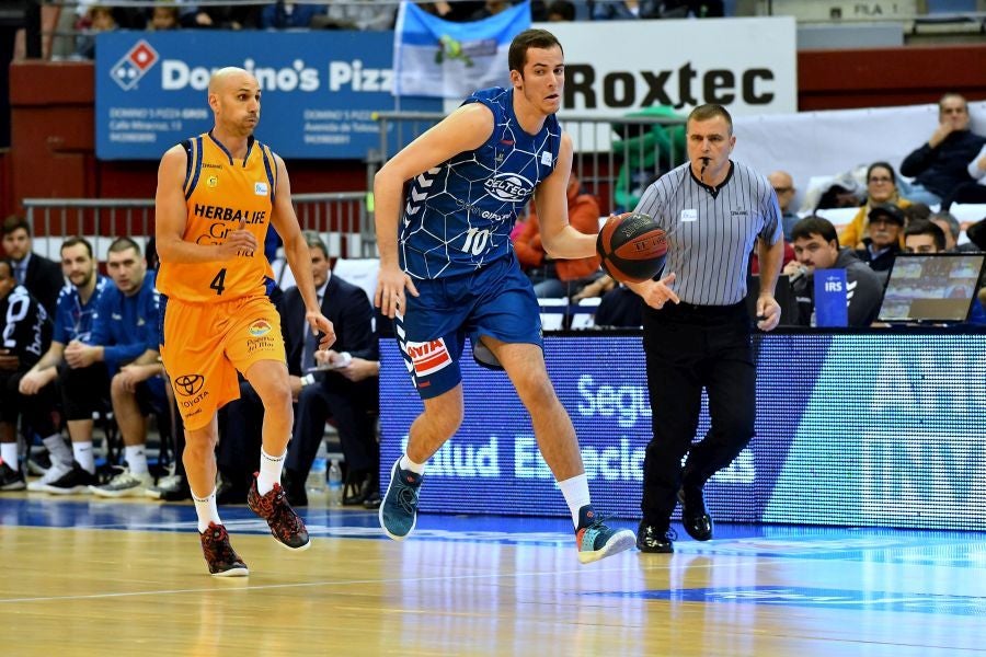 El GBC logra su primera victoria tras vencer con claridad esta tarde en Illunbe al Gran Canaria (74-63). 
