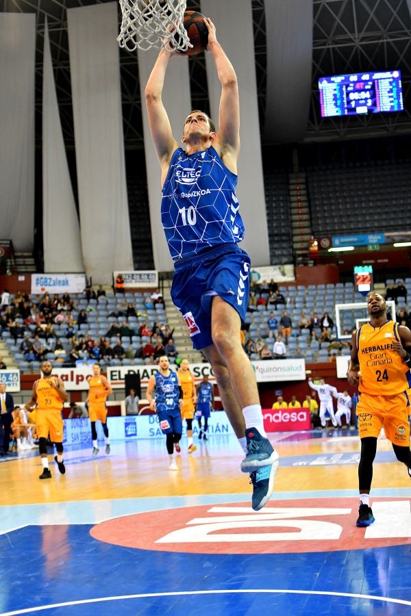 El GBC logra su primera victoria tras vencer con claridad esta tarde en Illunbe al Gran Canaria (74-63). 