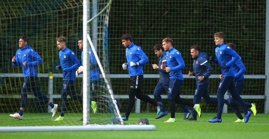 La Real Sociedad no descansa y ha vuelto a entrenarse en Zubieta tras perder ayer frente al Atlético de Madrid en el Wanda Metropolitano. 