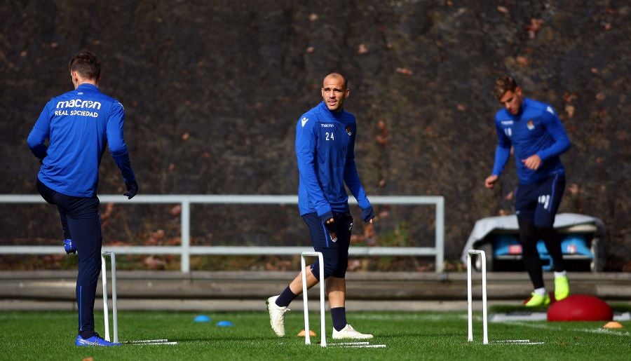 La Real Sociedad no descansa y ha vuelto a entrenarse en Zubieta tras perder ayer frente al Atlético de Madrid en el Wanda Metropolitano. 