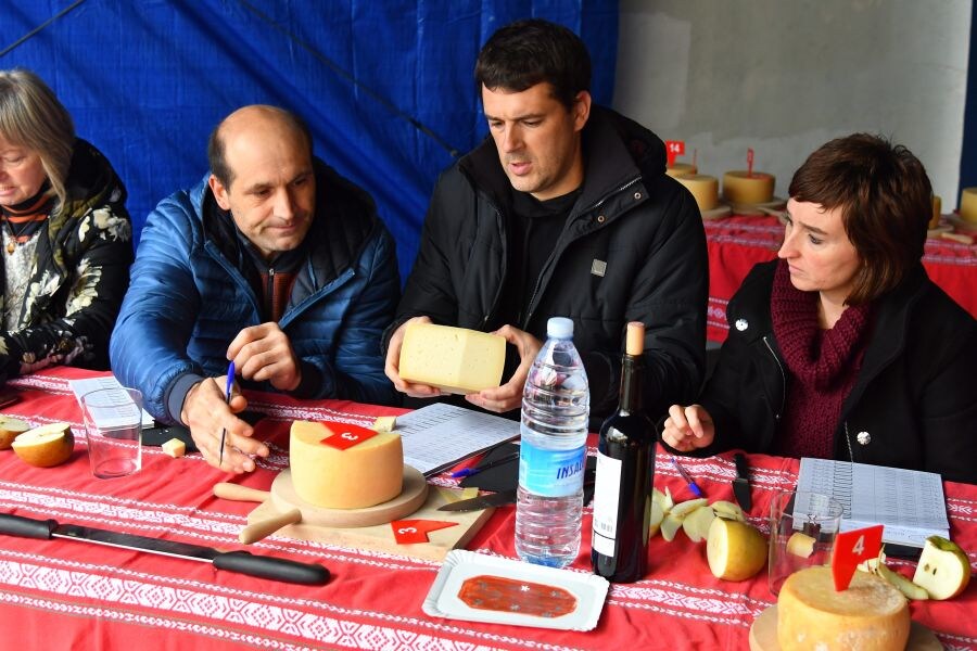 Ardiki Elkarteak antolaturik, egin da XXIV. Ardiki Eguna, programa honen arabera: 10:30ean, diana, herriko txistulariek, Ostolaza eta Narbaiza trikitilariek, eta Hernaniko Musika Eskolako albokari eta dultzaina-jole eta txistulariek alaituta.