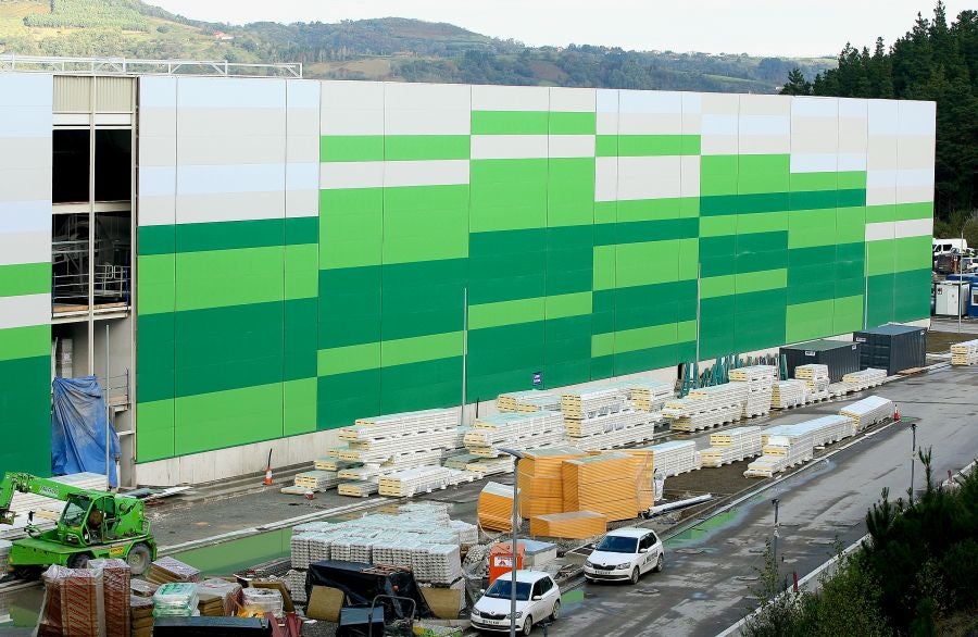 Los miembros de la Comisión de Medioambiente y de Gobernanza de las Juntas Generales han visitado junto con el Diputado de Medioambiente, José Ignacio Asensio el complejo medioambiental de Gipuzkoa. 