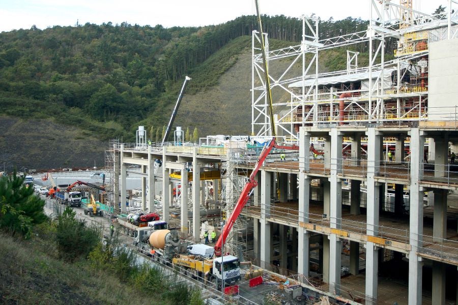 Los miembros de la Comisión de Medioambiente y de Gobernanza de las Juntas Generales han visitado junto con el Diputado de Medioambiente, José Ignacio Asensio el complejo medioambiental de Gipuzkoa. 