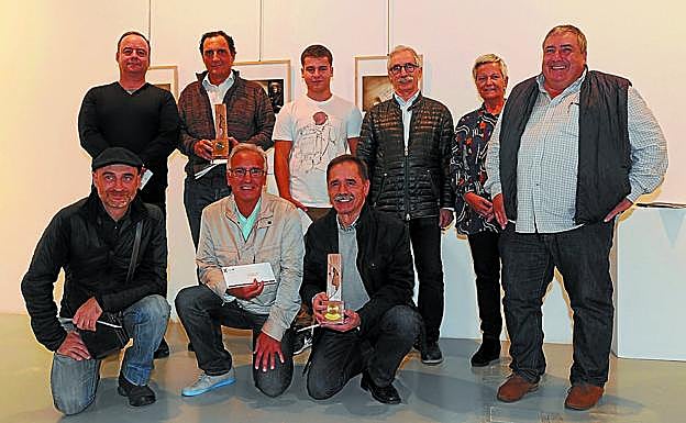 Retratados. Los premiados en las distintas secciones, juntos al final de la entrega de premios.