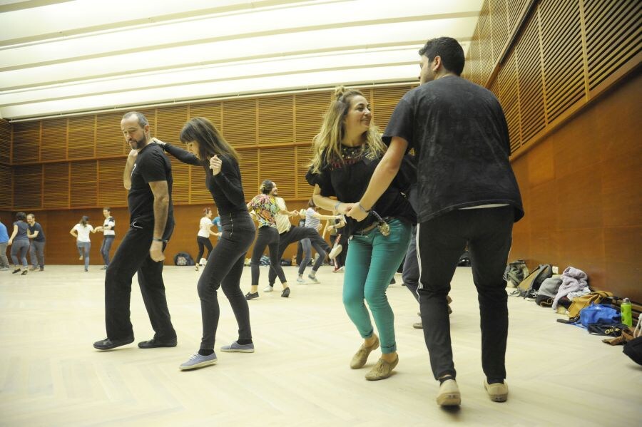 Las sesiones de baile y fiestas en distintos lugares de la ciudad celebran la tercera edición del Donosti Belle Swing Festival. 