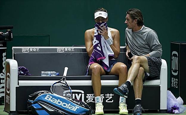 La mala contestación del entrenador a Garbiñe Muguruza que revoluciona las redes