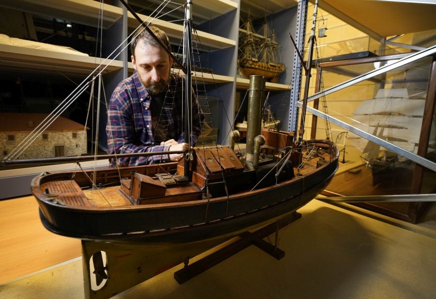 Un almacén oculto en un barrio de Donostia atesora miles de joyas que no tienen cabida en el Aquarium 