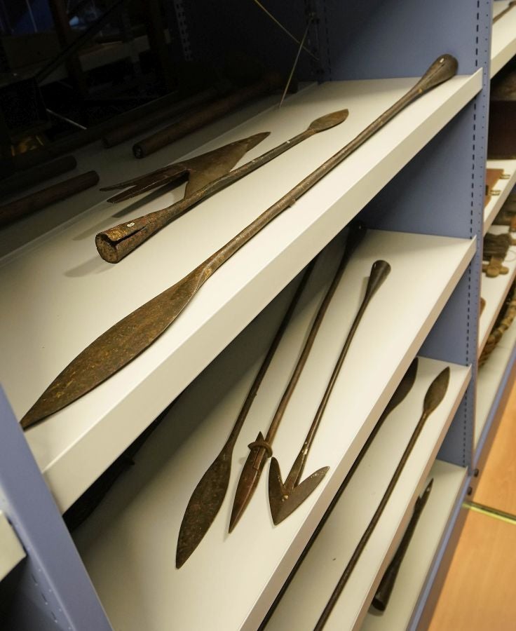 Un almacén oculto en un barrio de Donostia atesora miles de joyas que no tienen cabida en el Aquarium 