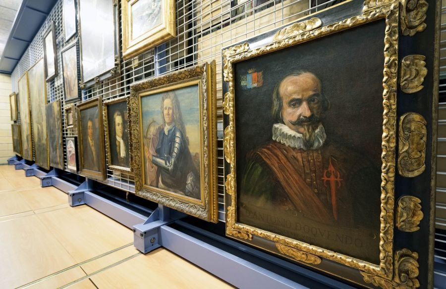 Un almacén oculto en un barrio de Donostia atesora miles de joyas que no tienen cabida en el Aquarium 