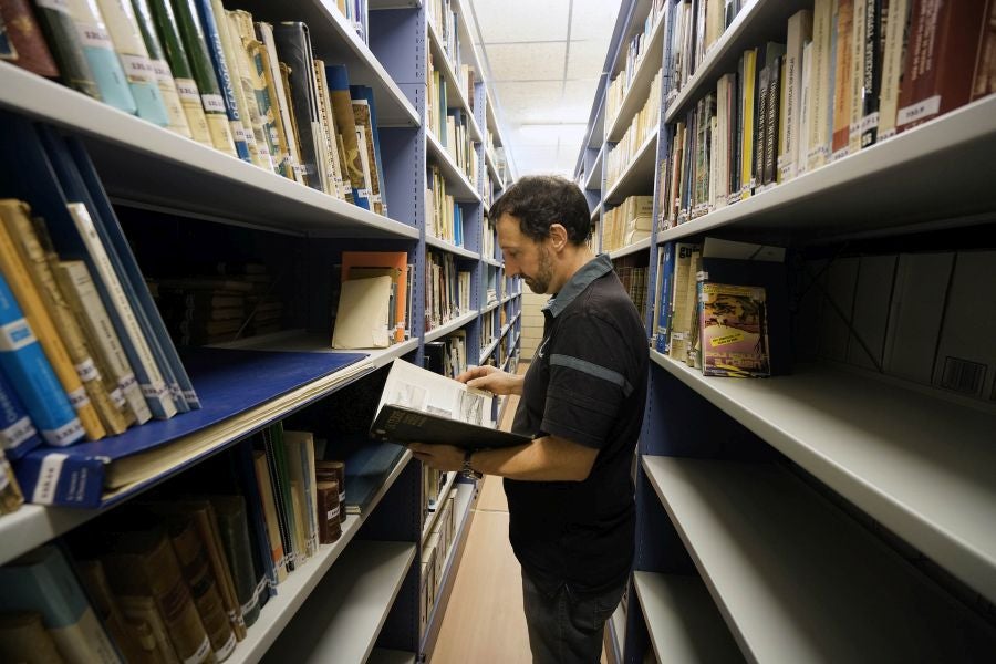 Un almacén oculto en un barrio de Donostia atesora miles de joyas que no tienen cabida en el Aquarium 
