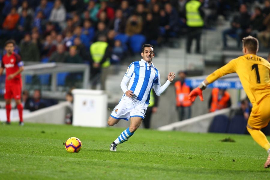 La Real Sociedad recibe al Sevilla con la imperiosa necesidad de lograr su primer triunfo en Anoeta. Sin emabrgo, tras un juego muy disputado, el equipo txuri-urdin no ha podido llevarse más que un punto. 