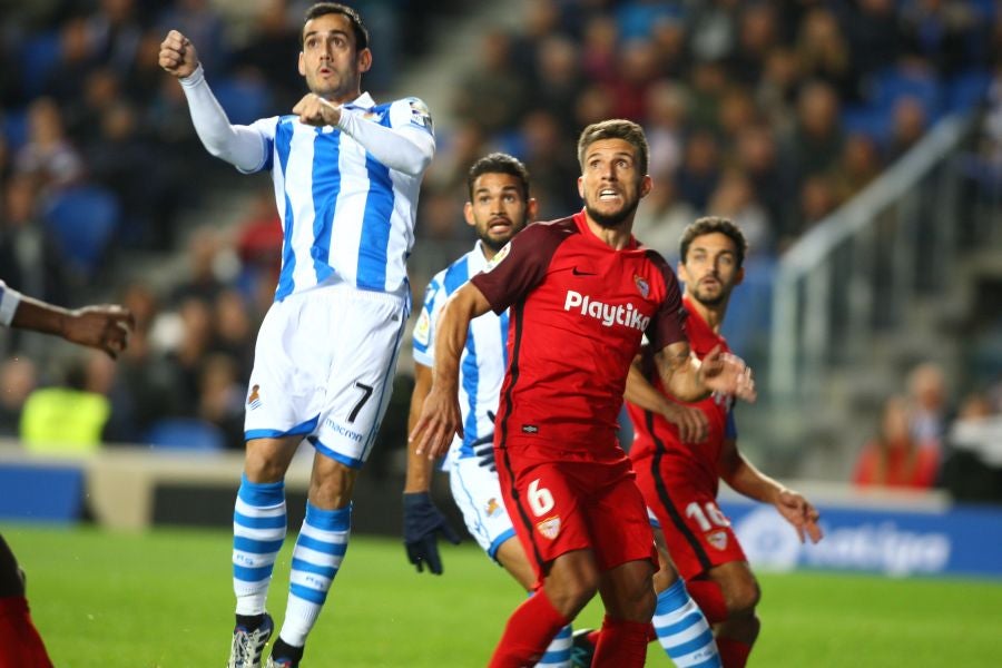 La Real Sociedad recibe al Sevilla con la imperiosa necesidad de lograr su primer triunfo en Anoeta. Sin emabrgo, tras un juego muy disputado, el equipo txuri-urdin no ha podido llevarse más que un punto. 