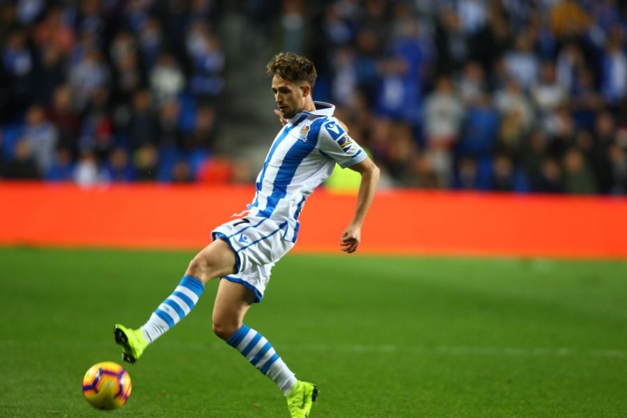 La Real Sociedad recibe al Sevilla con la imperiosa necesidad de lograr su primer triunfo en Anoeta. Sin emabrgo, tras un juego muy disputado, el equipo txuri-urdin no ha podido llevarse más que un punto. 