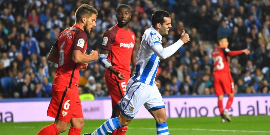 La Real Sociedad recibe al Sevilla con la imperiosa necesidad de lograr su primer triunfo en Anoeta. Sin emabrgo, tras un juego muy disputado, el equipo txuri-urdin no ha podido llevarse más que un punto. 