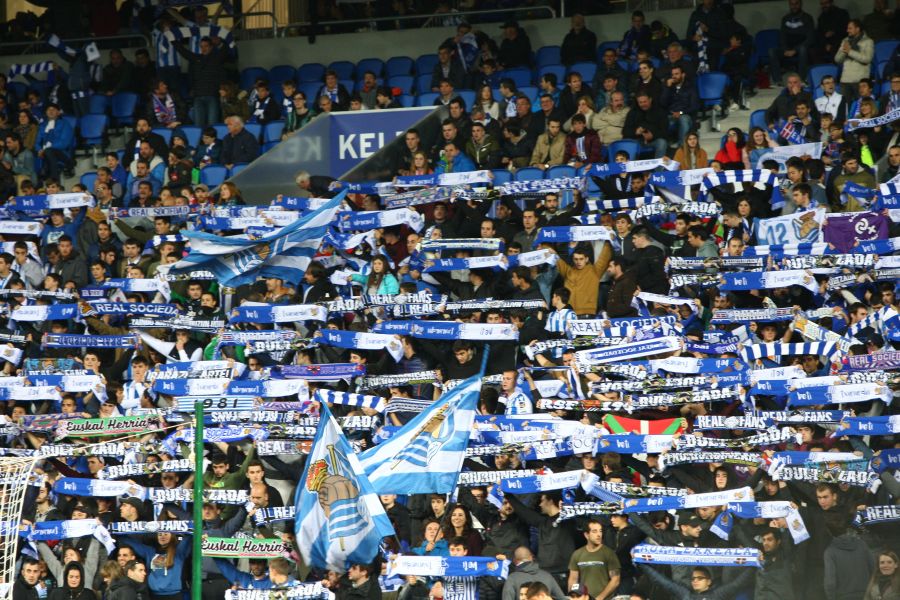 La Real Sociedad recibe al Sevilla con la imperiosa necesidad de lograr su primer triunfo en Anoeta. Sin emabrgo, tras un juego muy disputado, el equipo txuri-urdin no ha podido llevarse más que un punto. 