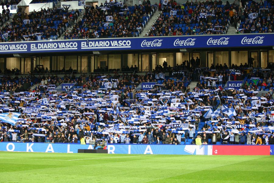 La Real Sociedad recibe al Sevilla con la imperiosa necesidad de lograr su primer triunfo en Anoeta. Sin emabrgo, tras un juego muy disputado, el equipo txuri-urdin no ha podido llevarse más que un punto. 