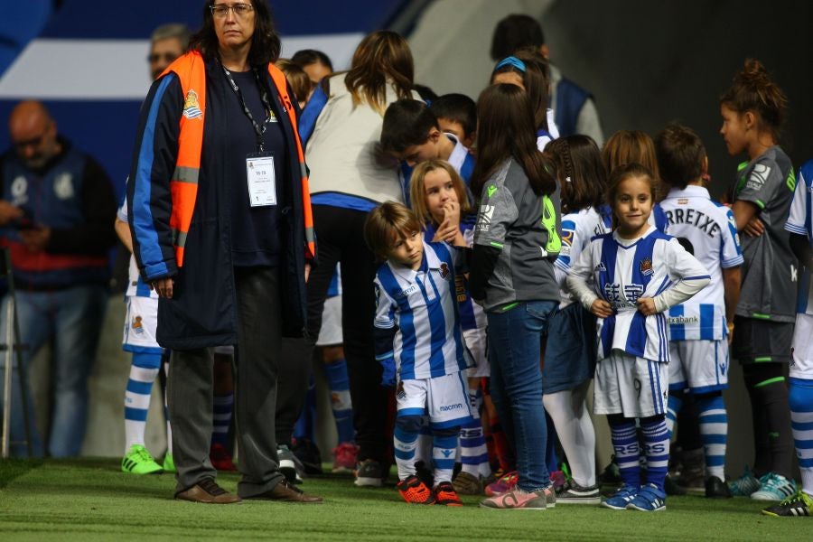 La Real Sociedad recibe al Sevilla con la imperiosa necesidad de lograr su primer triunfo en Anoeta. Sin emabrgo, tras un juego muy disputado, el equipo txuri-urdin no ha podido llevarse más que un punto. 