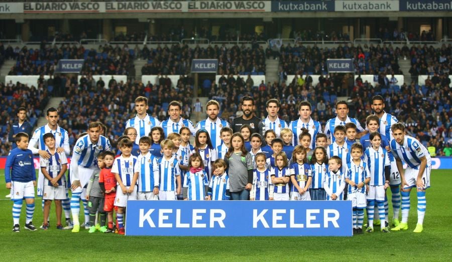 La Real Sociedad recibe al Sevilla con la imperiosa necesidad de lograr su primer triunfo en Anoeta. Sin emabrgo, tras un juego muy disputado, el equipo txuri-urdin no ha podido llevarse más que un punto. 