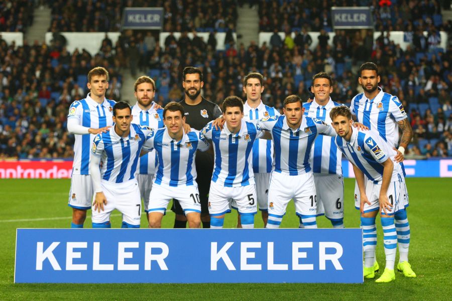 La Real Sociedad recibe al Sevilla con la imperiosa necesidad de lograr su primer triunfo en Anoeta. Sin emabrgo, tras un juego muy disputado, el equipo txuri-urdin no ha podido llevarse más que un punto. 