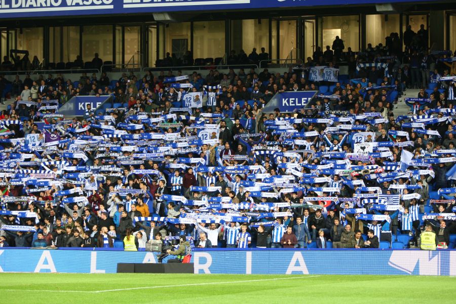 La Real Sociedad recibe al Sevilla con la imperiosa necesidad de lograr su primer triunfo en Anoeta. Sin emabrgo, tras un juego muy disputado, el equipo txuri-urdin no ha podido llevarse más que un punto. 