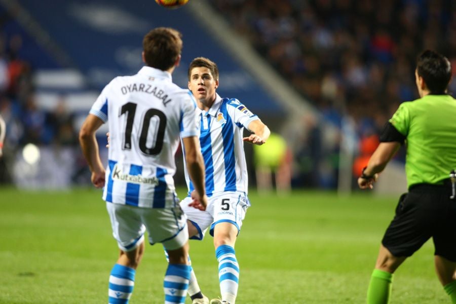 La Real Sociedad recibe al Sevilla con la imperiosa necesidad de lograr su primer triunfo en Anoeta. Sin emabrgo, tras un juego muy disputado, el equipo txuri-urdin no ha podido llevarse más que un punto. 