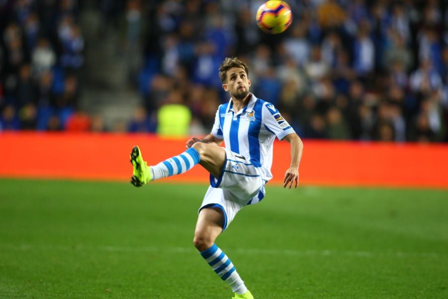 La Real Sociedad recibe al Sevilla con la imperiosa necesidad de lograr su primer triunfo en Anoeta. Sin emabrgo, tras un juego muy disputado, el equipo txuri-urdin no ha podido llevarse más que un punto. 