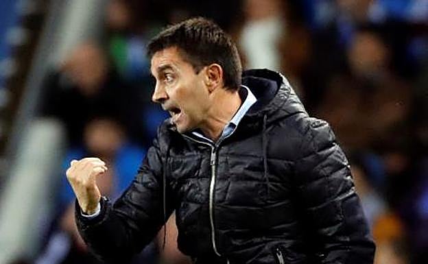 Garitano da instrucciones durante el Real Sociedad - Sevilla. 