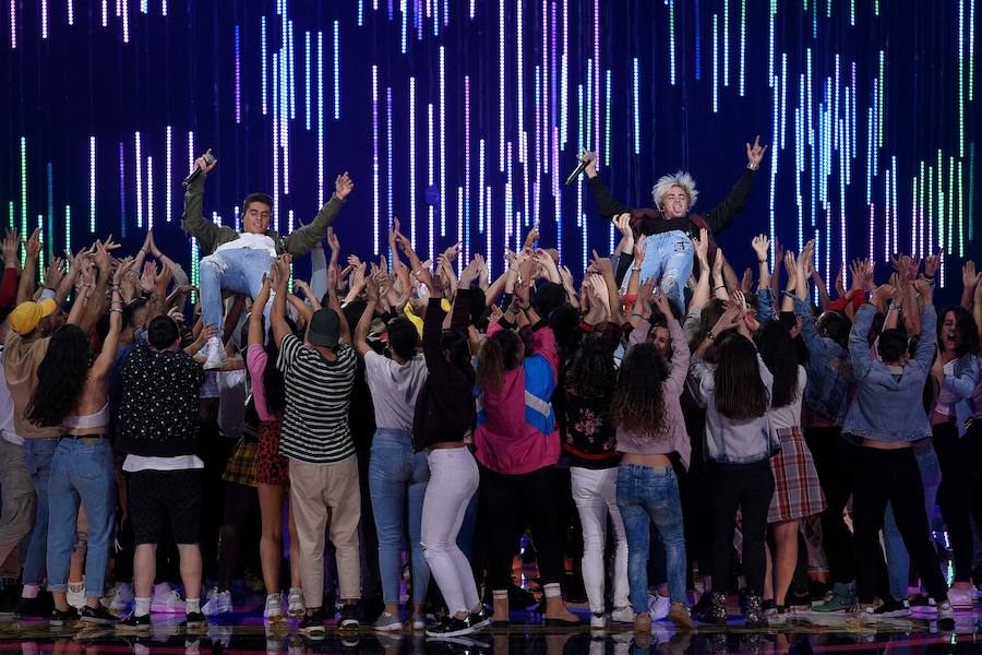 Camila Cabello ha sido la triunfadora de la vigésimoquinta edición de los Europe Music Awards (EMAs) de la MTV al llevarse cuatro de los seis premios para los que estaba nominada, en una gala celebrada en el Bilbao Exhibition Centre.