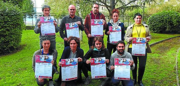 Los responsables que presentaron ayer la campaña 'Like a los ciberderechos'. 