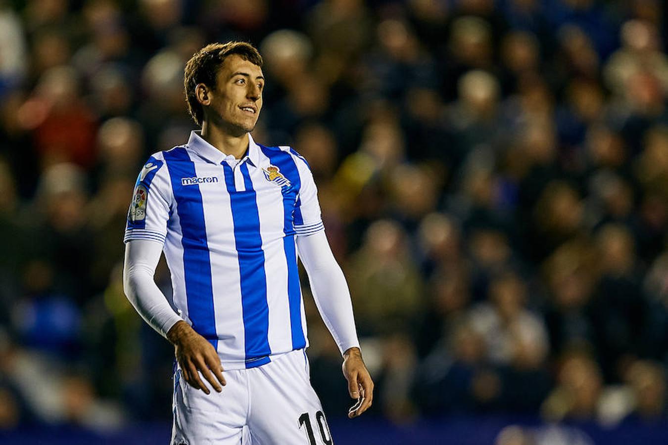 El equipo txuri-urdin juega en el campo del conjunto valencianista