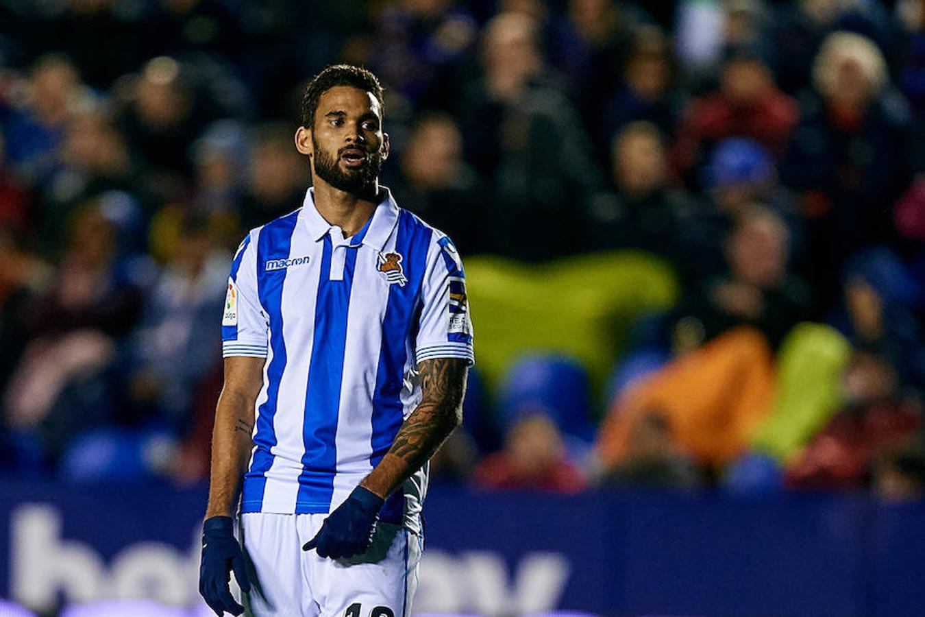 El equipo txuri-urdin juega en el campo del conjunto valencianista