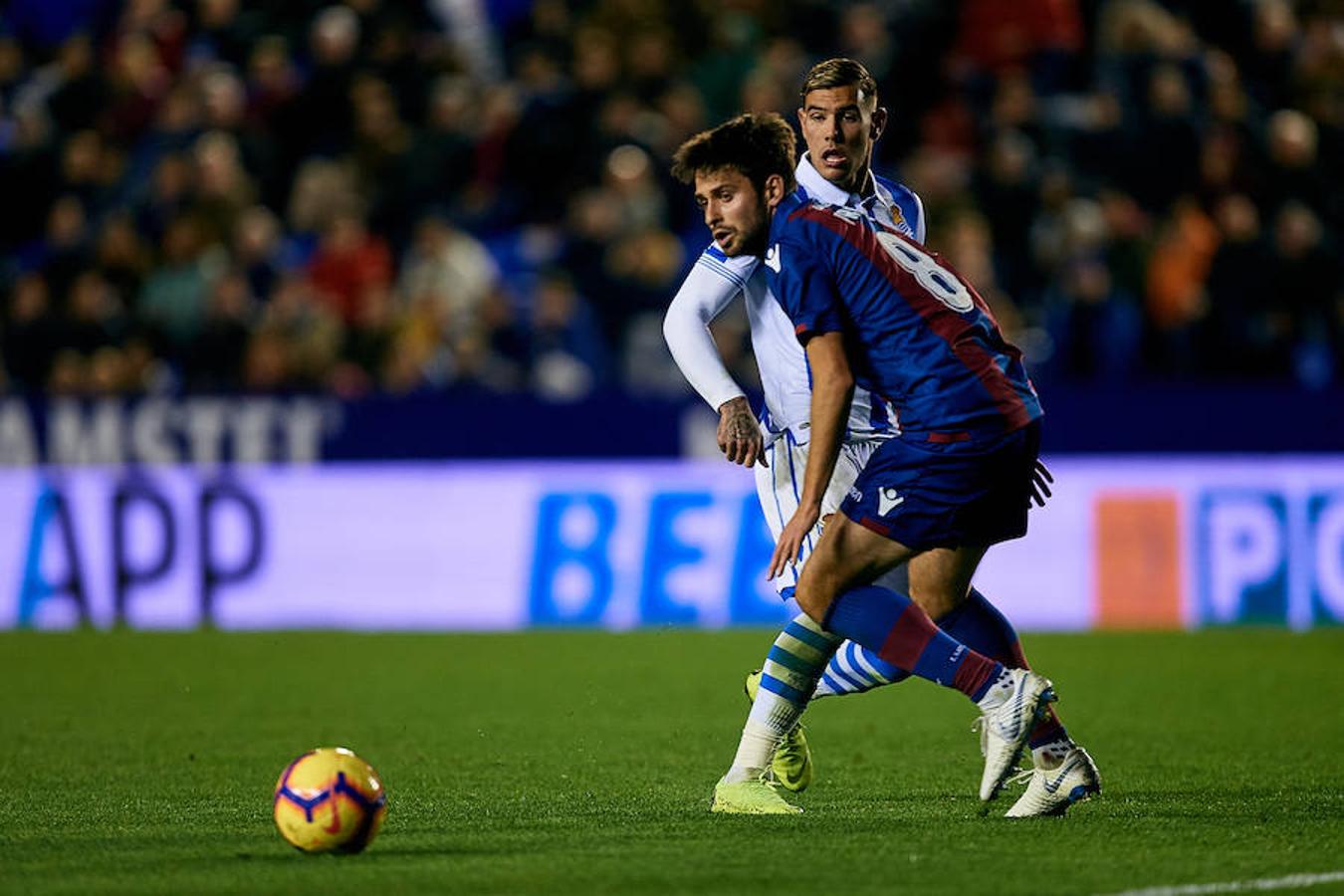 El equipo txuri-urdin juega en el campo del conjunto valencianista