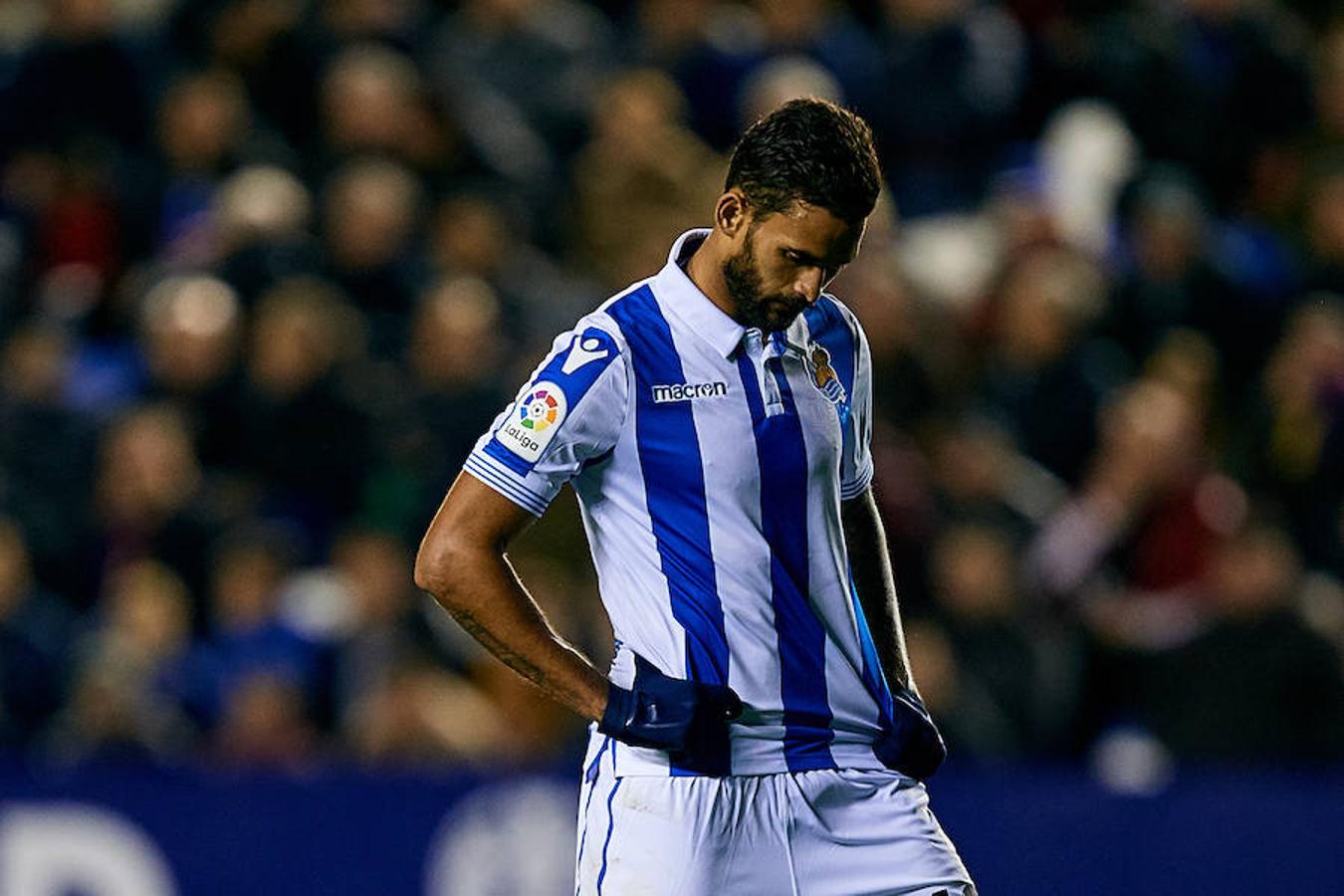 El equipo txuri-urdin juega en el campo del conjunto valencianista