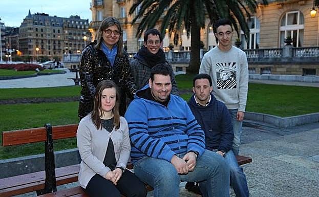 Cerca de 40 voluntarios de Atzegi entregarán el domingo las medallas.