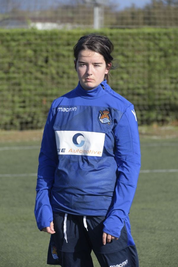 El equipo de la Real de la Liga Genuine lucen la equipación durante los entrenamientos. El buen humor y las ganas también acompañan a los jugadores. 