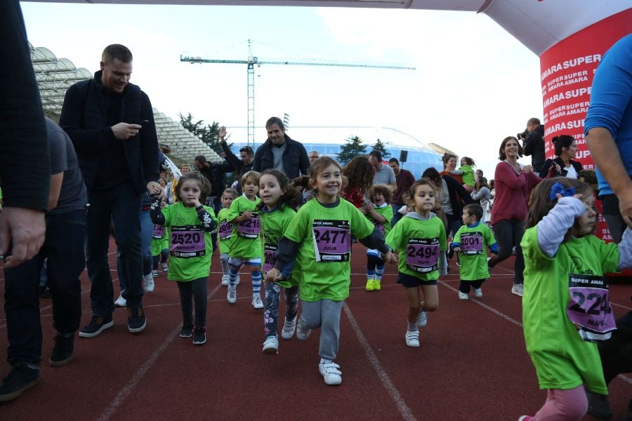 Los más pequeños han sido los protagonistas de este sábado al inaugurar la Behobia Txiki, y batir record de asistencia. 