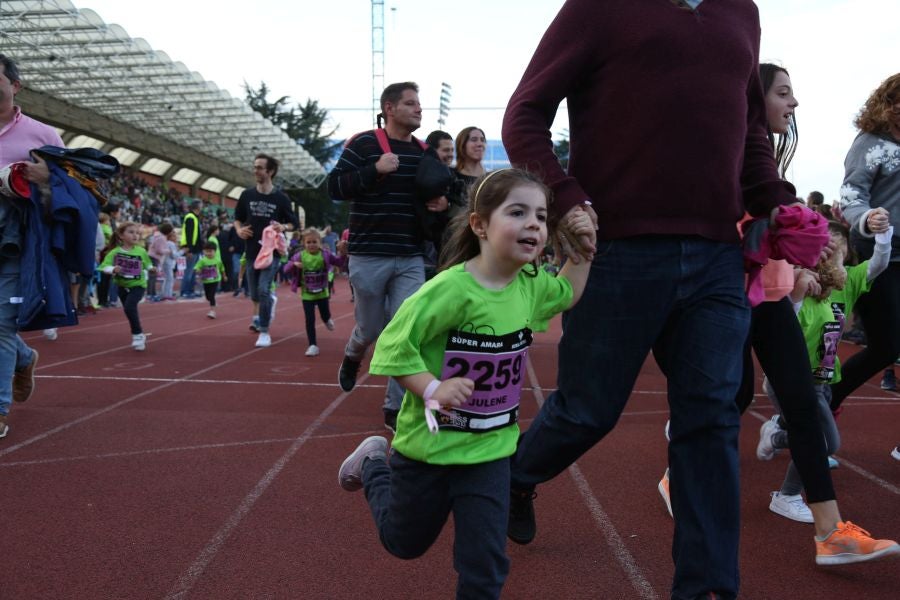Los más pequeños han sido los protagonistas de este sábado al inaugurar la Behobia Txiki, y batir record de asistencia. 